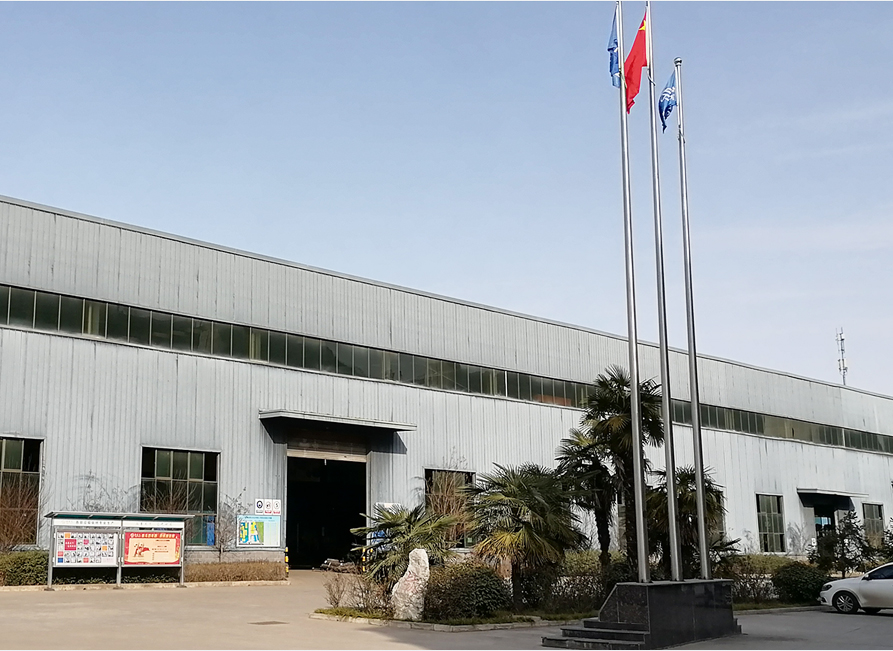 寶雞寶鈦精密鍛造有限公司是由寶雞鈦業(yè)股份有限公司、寶雞拓普達(dá)鈦業(yè)有限公司、寶雞銳邦鈦業(yè)有限公司三方合資共同組建，成立于2021年，位于陜西省寶雞市高新區(qū)產(chǎn)豐路西段6號(hào)，注冊(cè)資本貳億元，固定資產(chǎn)2.6億，占地面積87畝，建筑面積4萬(wàn)平方米。公司以生產(chǎn)原材料、生產(chǎn)設(shè)備、技術(shù)人才等為基礎(chǔ)，提升加工工藝水平，為鍛造產(chǎn)業(yè)貢獻(xiàn)力量。